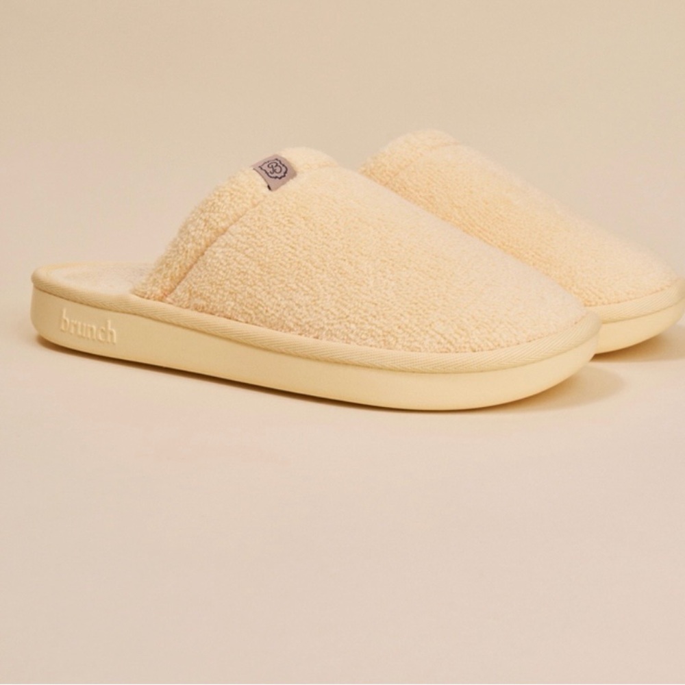 Brunch Essential Men's Slippers in Lemon, M12/W13